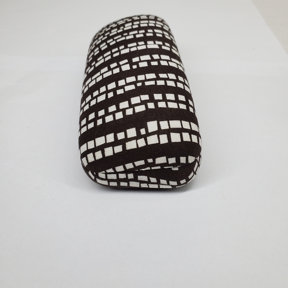 Vera Bradley Hard Eyeglass Case in Classic Brown and White Staggered Print NWOT. - Picture 7 of 8